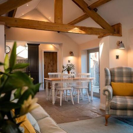The Stables, Converted Barn Outside York Esterno foto