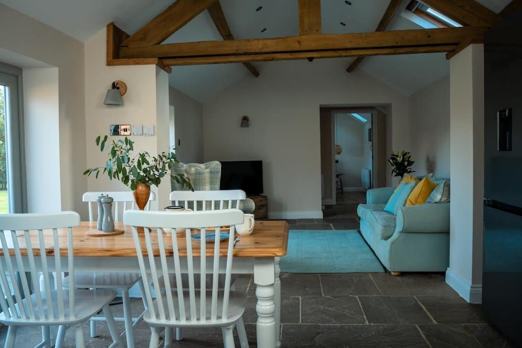 The Stables, Converted Barn Outside York Esterno foto