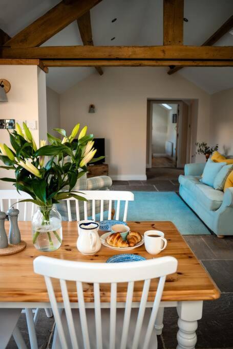 The Stables, Converted Barn Outside York Esterno foto
